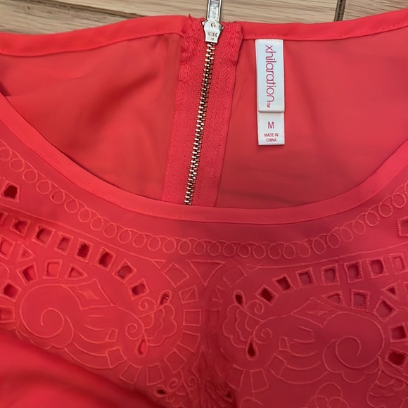 Super cute 🥰 very bright and flowing top! - Picture 3 of 4